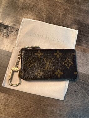 Louis Vuitton Black and Gold Monogram Cles